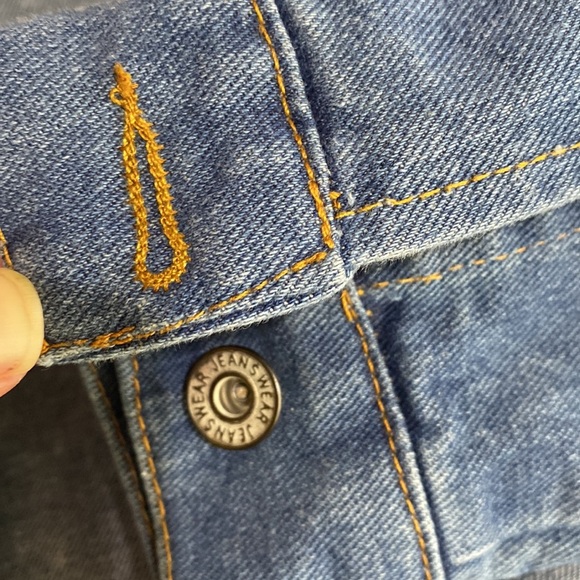 Women’s Lightly Distressed Denim Jacket - Picture 7 of 7